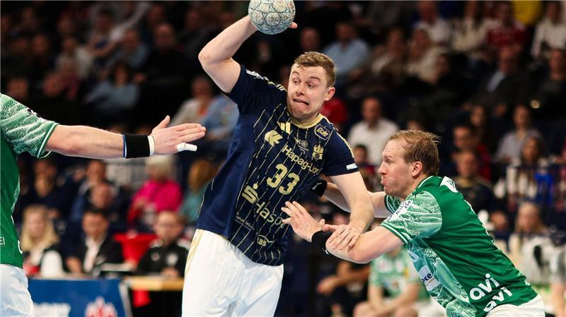 Moritz Sauter (l) und der HSV Hamburg spielten beim HC Erlangen. (Archivbild)