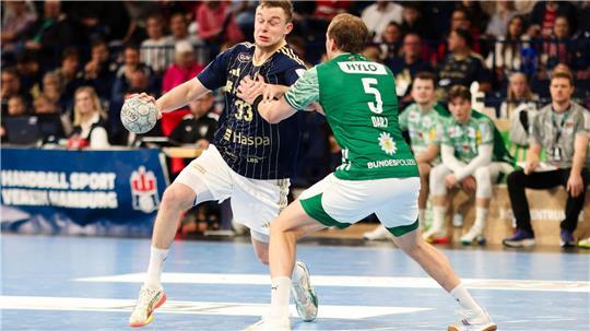 Moritz Sauter (l) und der HSV Hamburg waren in Minden zu Gast. (Archivbild)