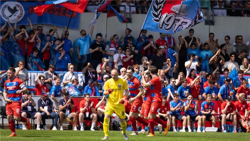Frust und Enttäuschung bei D/A: Das Pokalfinale in Bildern Motiviert und optimistisch geben sich die D/A-Spieler unmittelbar vor Spielbeginn.