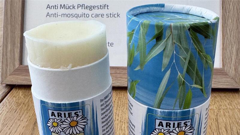 Mückenabwehr ohne Chemie, Plastik und Alkohol: Der neue Anti Mück Pflegestift mit dem bewährten Wirkstoff.