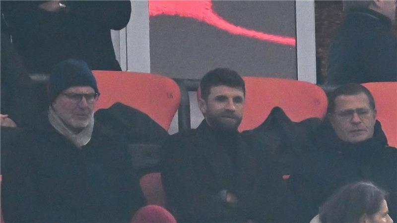 Müller (m) staunte nicht schlecht über den Mainzer Treffer zum 2:1.