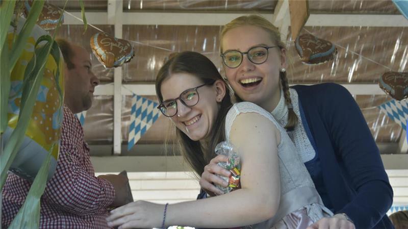 München meets Bargstedt: Die Girls vom Oktoberfest feiern kräftig mit.