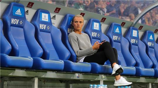 Münchens Teammanagerin Kathleen Krüger bei einem Testspiel in Hamburg 2018. (Archivbild)