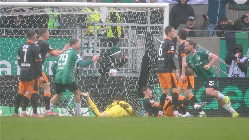 Münsters Jannis Heuer jubelt über sein Tor zum 1:1.