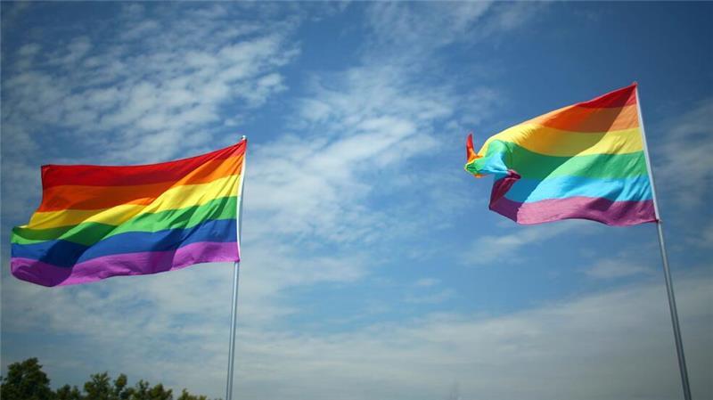 Bekannter homosexueller Imam in Südafrika erschossen Muhsin Hendricks leitete eine Moschee in Kapstadt, die Muslimen, die der LGBTQ-Gemeinschaft angehören, einen Gebetsort ohne Angst vor Diskriminierung bot.