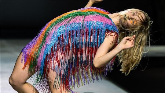 Multicolor-Laufstegkunst: Die London Fashion Week ist da.