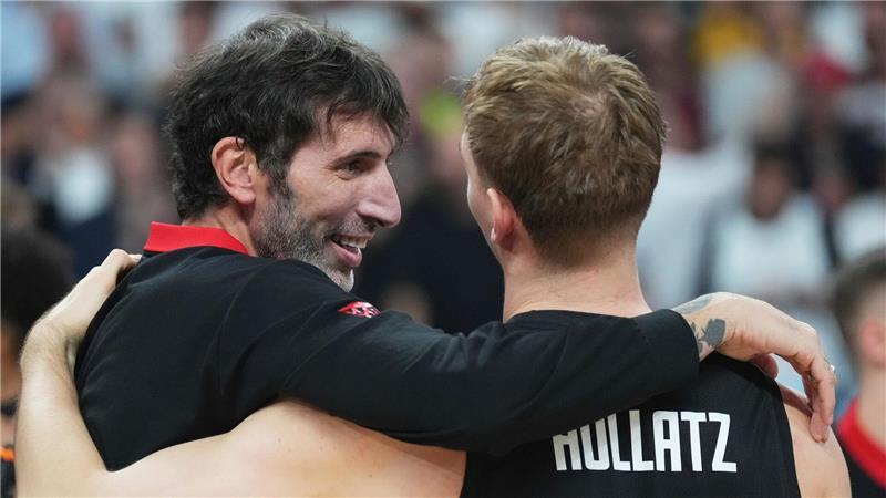 Basketball-Bundestrainer Mumbrú verlässt Krankenhaus Mumbru gilt bei den Spielern als beliebt.
