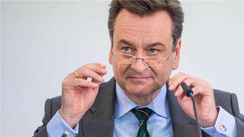 Chefwechsel beim Versicherungsriesen Munich Re Munich Re Vorstandschef Joachim Wenning hört Ende des Jahres auf. (Archiv)