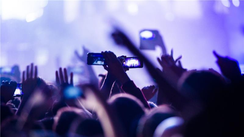 Musik soll Menschen verbinden - doch Wucherpreise auf dem Zweitmarkt machen einen Konzertbesuch für viele Fans unerschwinglich, kritisiert die Branche. (Symbolbild)