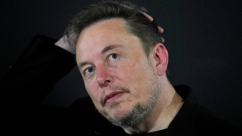 Tesla-Aktionäre sprechen Musk erneut Riesen-Aktienpaket zu Musk hatte in Aussicht gestellt, er könne die Entwicklung von KI-Anwendungen auch anderswo vorantreiben, wenn er nicht mehr Kontrolle über Tesla bekommt.