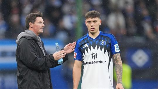 Muss lange auf seinen Kapitän verzichten: HSV-Trainer Merlin Polzin und der am Kreuzband verletzte Nicolai Remberg. (Archivbild) 
