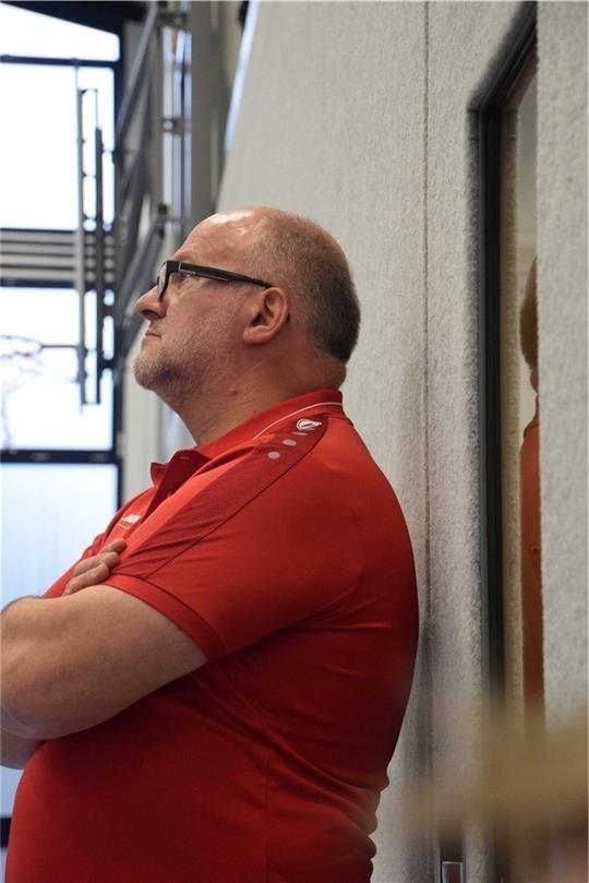 Muss sich mit seinem Team noch gedulden: MTV-Trainer Werner Behnken. Foto: Bartsch