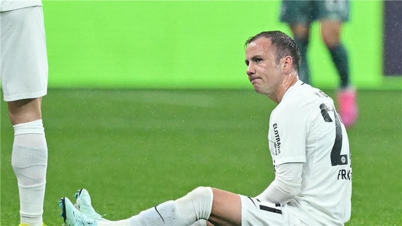 Torwart Santos erleidet Kreuzbandriss - auch Götze fällt aus Musste am Donnerstag verletzt raus: Offensivspieler Götze.