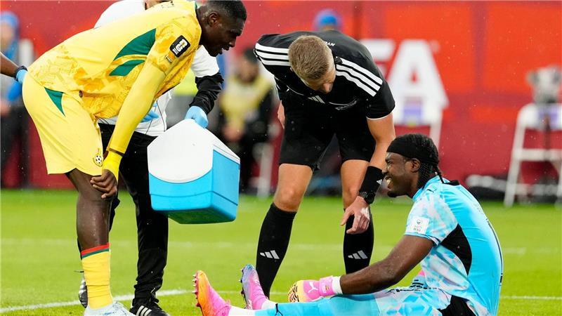 Ghana feiert Last-Minute-Sieg gegen Panama Musste in der Halbzeit ausgewechselt werden: Ghanas Torwart Lawrence Ati-Zigi.