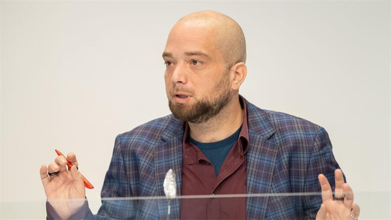 Das Für und Wider einer Arbeitspflicht für Flüchtlinge Muzaffer Öztürkyilmaz vom Flüchtlingsrat sieht die Arbeitspflicht nicht als Brücke in den Arbeitsmarkt. (Archivbild)
