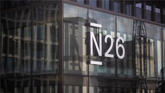 N26 ist in 24 Ländern in Europa aktiv und beschäftigt rund 1500 Mitarbeiterinnen und Mitarbeiter, darunter rund 1000 in Berlin.