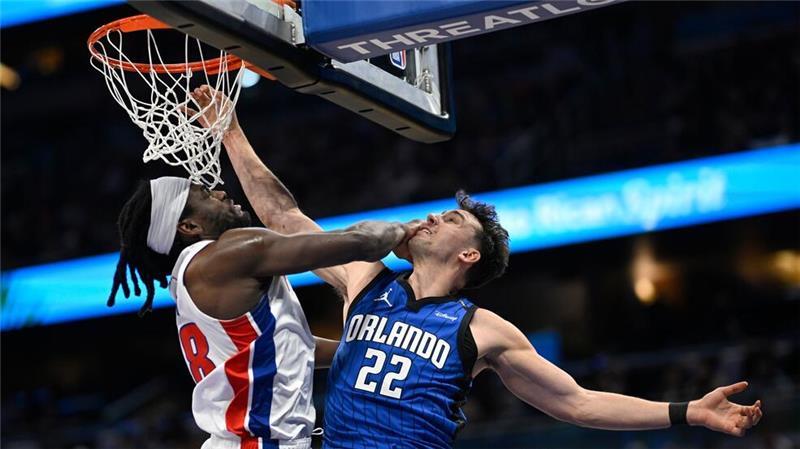 NBA: Franz Wagner spektakulär gefoult beim Dunk gegen Detroit