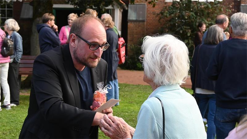 NDR-Moderator Daniel Kaiser hat den besten Draht - zu Künstlern und Kulturfreunden.