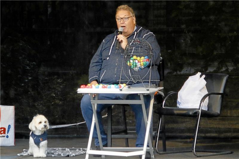 Thürnau spielt wieder Bingo in Kutenholz NDR-Moderator Michael Thürnau bezeichnet sich selbst als den Bingobären.