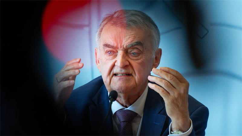 NRW-Innenminister Herbert Reul (CDU) liegt nach einem Sturz im Krankenhaus (Archivbild)