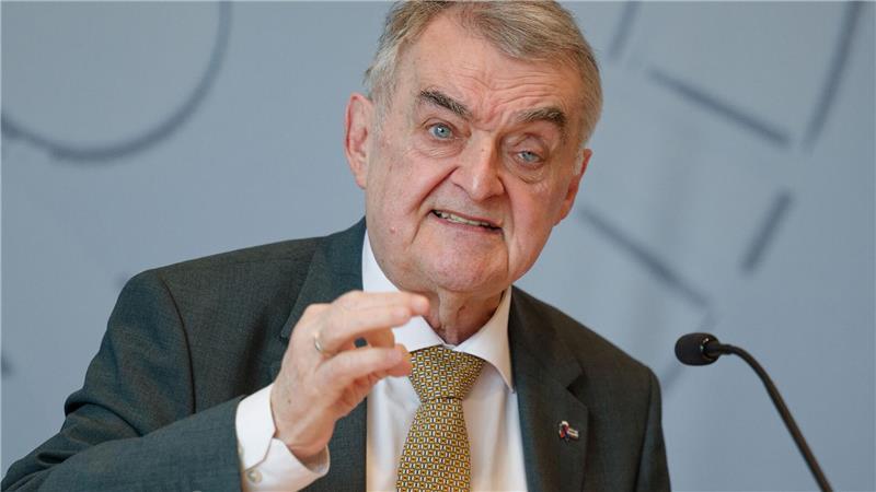 NRW-Innenminister Herbert Reul (CDU) will gegen Missbrauchsabbildungen im Internet vorgehen. (Archivbild)