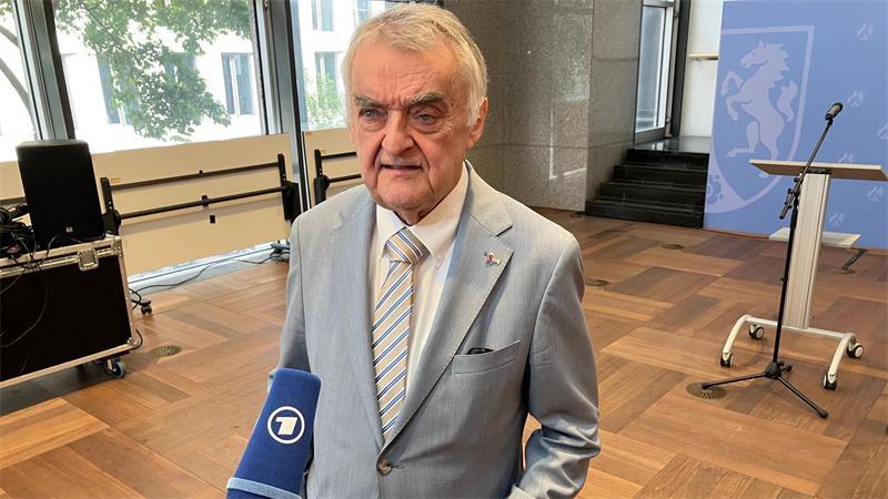 Angriffe auf Stromversorgung - Sabotageverdacht auch in NRW NRW-Innenminister Herbert Reul findet klare Worte.