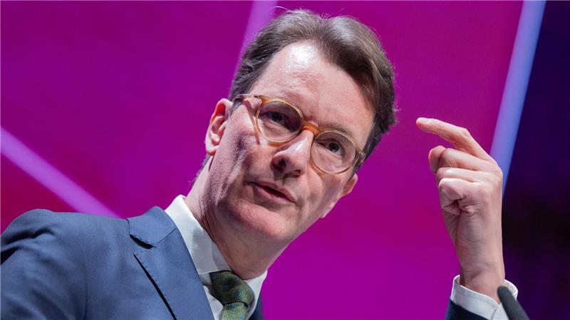 NRW-Ministerpräsident Hendrik Wüst ist für ein starkes Beamtentum. 