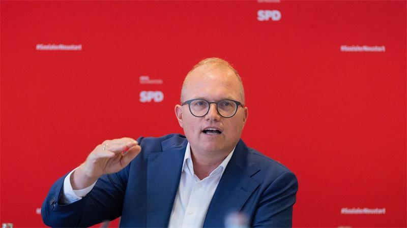 NRW würde mit einer Beteiligung an Evonik die Bedeutung des Unternehmens für das Ruhrgebiet untermauern und „ein eigener Stabilitätsanker werden“, sagte SPD-Fraktionschef Jochen Ott dem „Manager Magazin“. (Archivbild)
