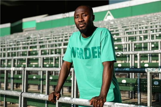 Naby Kita steht im Weserstadion.