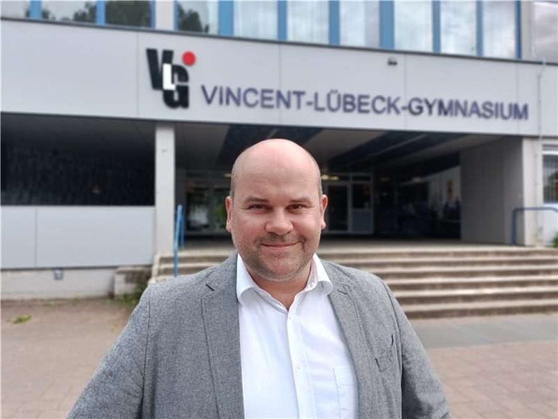 Nach 13 Jahren am Vincent-Lübeck-Gymnasium hat Rouven Wauschkies jetzt die Leitung der Stader Schule übernommen. Foto: Bisping