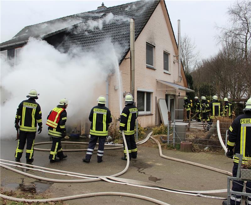 Nach 30 Minuten war der Brand in Heinbockel gelöscht. Foto Feuerwehr