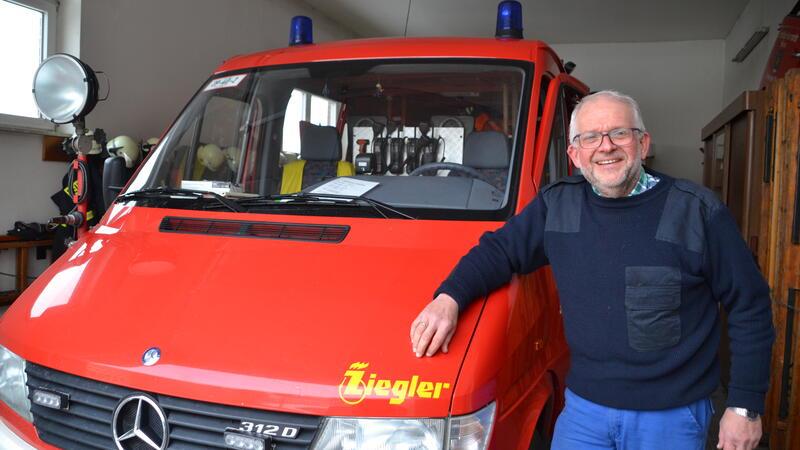Arno Bull hört nach 40 Jahren als Ortsbrandmeister auf – Das ist sein Nachfolger Nach 40 Jahren gibt Arno Bull sein Amt als Ortsbrandmeister in Balje-Hörne ab.