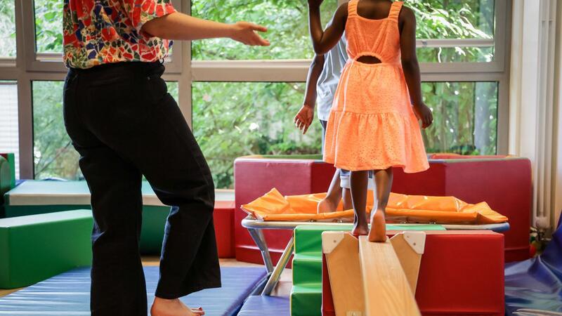 Mehr Kinder und Personalnot: Kitajahr startet mit Problemen Nach Angaben der Bildungsbehörde besuchen immer mehr Kinder in Bremen eine Kita. (Symbolbild)