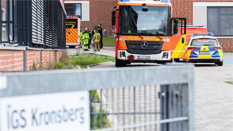 Nach Angaben der Feuerwehr Hannover wurde in einem Klassenraum einer achten Klasse eine unbekannte Substanz versprüht.