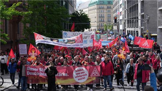 Nach Angaben der IG Metall beteiligten sich rund 1.700 Beschäftigte aus mehr als 40 Betrieben an den Aktionen.