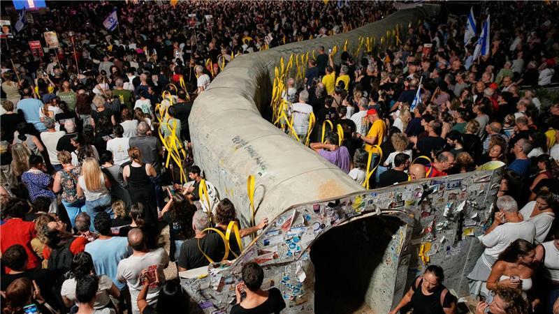 Gespräche über Friedensplan ab Montag in Ägypten geplant Nach Angaben der Organisation der Angehörigen von Geiseln demonstrierten in Tel Aviv rund 120.000 Menschen für die Freilassung der Entführten und einen Friedensschluss.