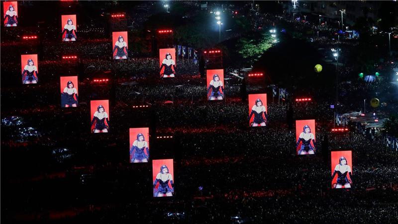 Lady Gaga gibt kostenlose Mega-Show an der Copacabana Nach Angaben der Stadtverwaltung lockte die Show auch rund 500.000 Touristen nach Rio.