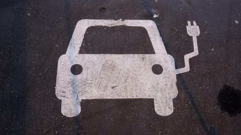 Auto: Wachsende Kluft zwischen Ladesäulen- und E-Autozahl Nach Angaben des Automobilverband Acea werden derzeit rund 150.000 Ladesäulen pro Jahr neu installiert (Symbolbild).