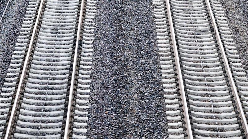 Nach Angaben des Betreibers sind Rettungskräfte mit einem Großaufgebot am Bahnhof Garßen im Einsatz gewesen. (Symbolbild)
