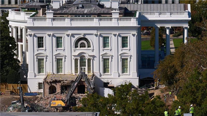 Ostflügel vom Weißen Haus für Trumps Ballsaal abgerissen Nach Angaben des Weißen Hauses wurden alle historischen Elemente aus dem Ostflügel dokumentiert und eingelagert.