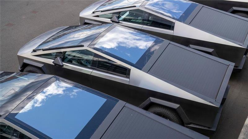 Nach Bekanntwerden des Dokuments wurde spekuliert, dass in Teslas Modelpalette der „Cybertruck“ am ehesten zum Umbau in ein gepanzertes Fahrzeug geeignet ist. (Archivbild)  