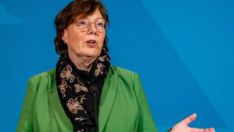 Ministerin zu Drohnen: Gehen Vorfällen mit Sorgfalt nach Nach Berichten über Drohnen über einem Industriegebiet in Schleswig-Holstein verspricht Landes-Innenministerin Sütterlin-Waack große Wachsamkeit. (Archivbild)