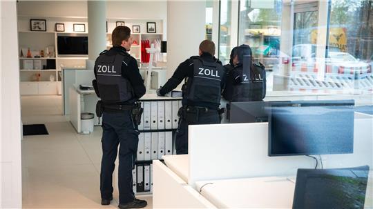 Nach Durchsuchungen bei Engel & Völkers hat sich der Verdacht der Ermittler gegen die Konzernzentrale nicht erhärtet. (Archivbild)