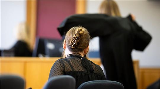 Nach Falschaussagen im Fall des verurteilten Staatsanwalts aus Hannover muss eine 28-Jährige 12.600 Euro zahlen.