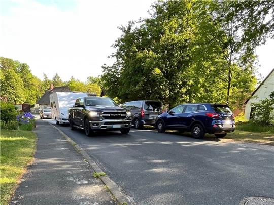 Nach Freigabe der Autobahn bis nach Neu Wulmstorf belastet zusätzlicher Verkehr unter anderem die Menschen in Ketzendorf. Entlastung versprechen die geplante Umgehungsstraße B 3 neu und die Fertigstellung der A 26. Archivfoto: Wisser