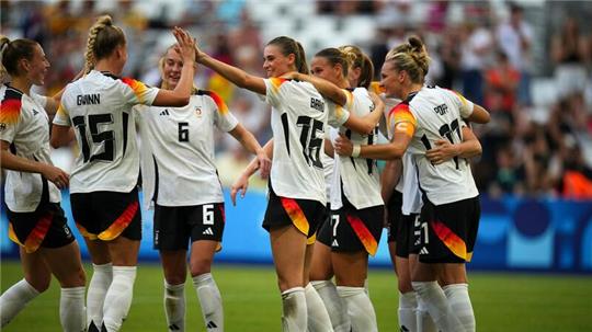 Nach Hegering Kopfball: Torjubel im DFB-Team.