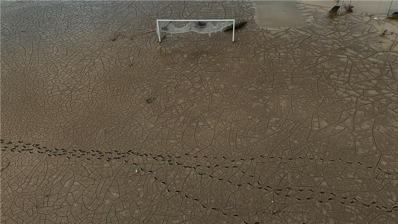 Nach Hurrikan „Melissa“: Fußballfeld in Montego Bay auf Jamaika im Schlamm versunken