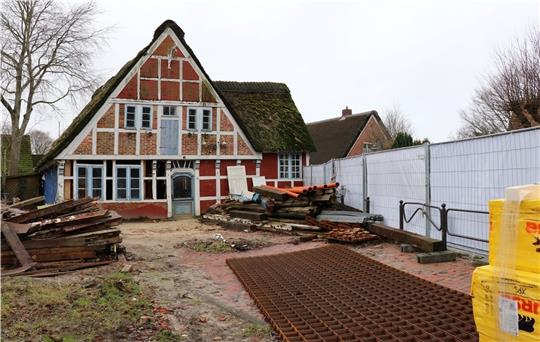 Nach Jahren des Leer- und Stillstands wird das denkmalgeschützte frühere Gasthaus „Zur Schleuse“ saniert und umgebaut. Foto: Mangels
