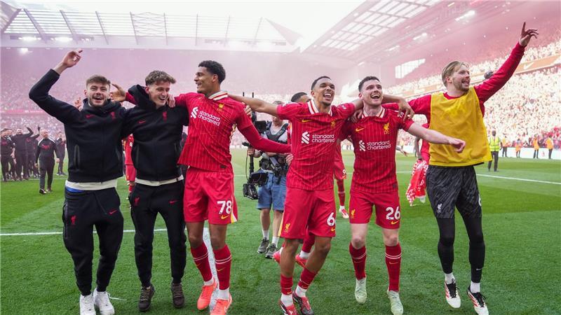 Selfie-Jubel und Tränen in Anfield: Liverpool ist Meister Nach Liverpools 5:1 gegen Tottenham feierten die Spieler die Meisterschaft ausgelassen mit den Fans.