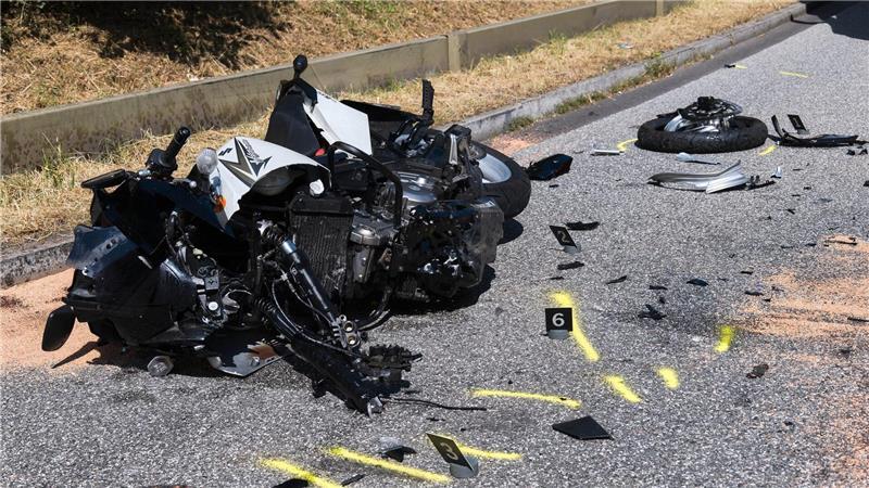 Nach Polizeiangaben war der Mann am Vormittag auf der Straße An der Alten Süderelbe in Richtung Neuenfelde unterwegs.